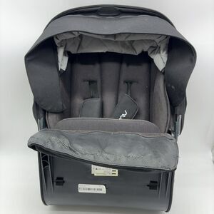 Nuna Black Stroller seat with belly bar